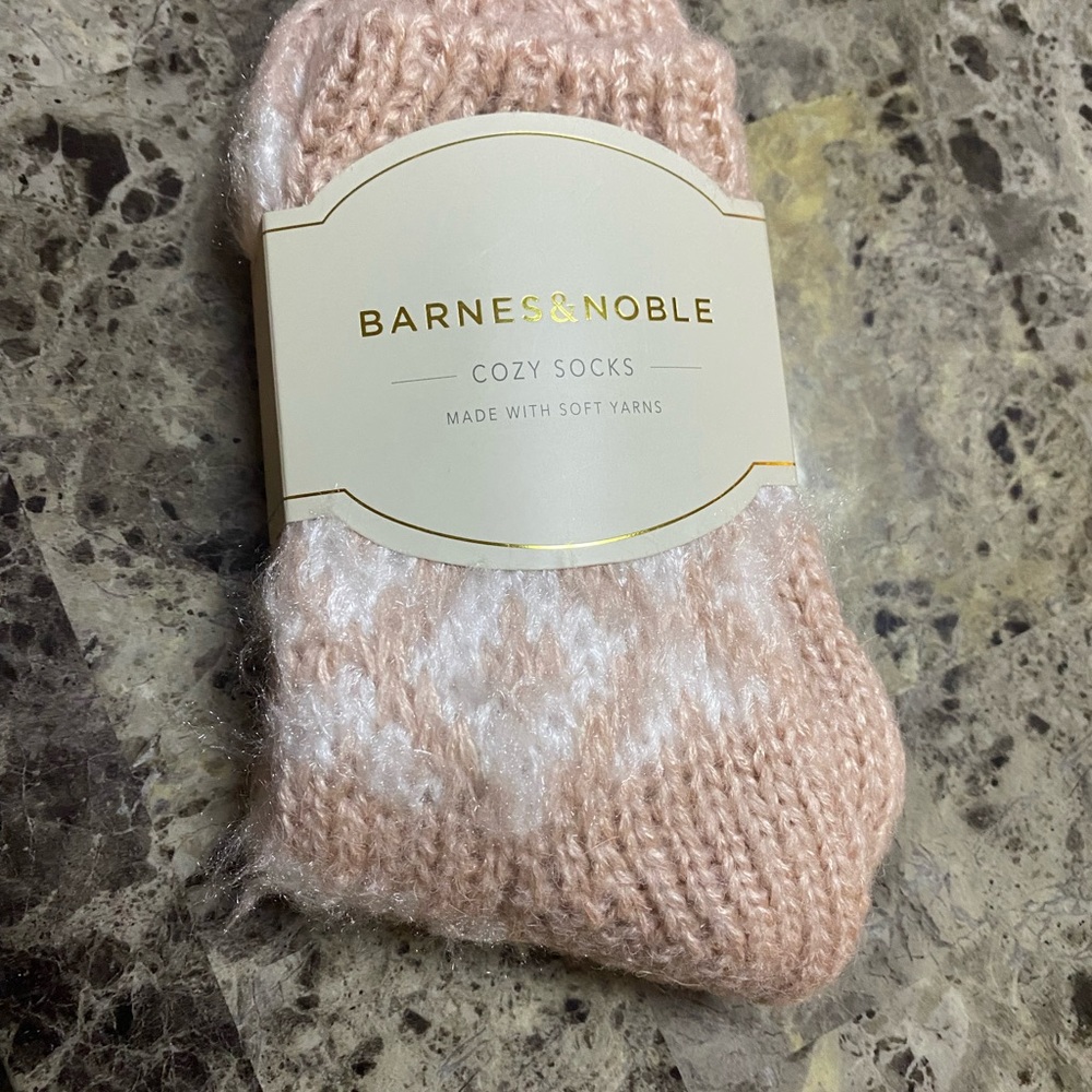 Barnes & Noble Soft Pink and White Knit Socks NWT